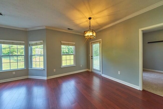 Building Photo - Wonderful 2 bedroom 2 bath Condo End Unit ...