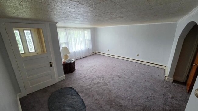 Building Photo - 3 bedroom 1.5 bathroom