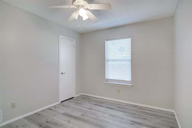 Building Photo - 215 Colt Ln