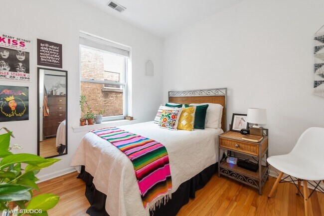 Building Photo - 3429 W Shakespeare Ave