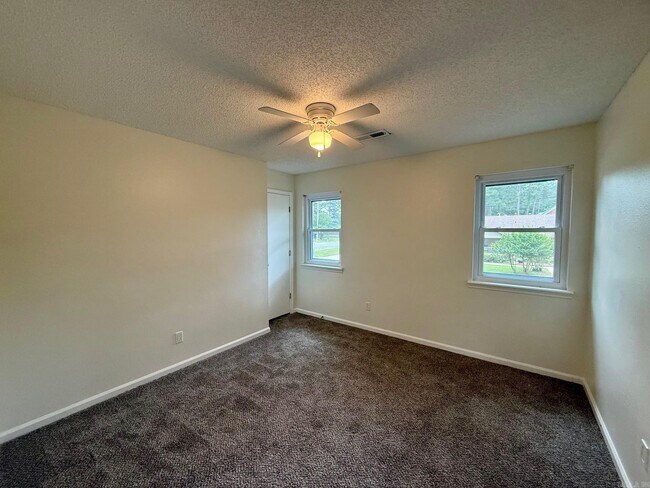 Building Photo - 1603 Woodland Dr