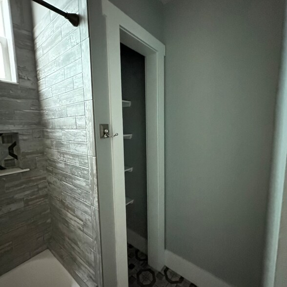 Building Photo - 1387 St Anthony St