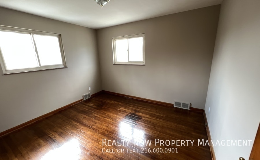 Building Photo - 3322 Milverton Rd