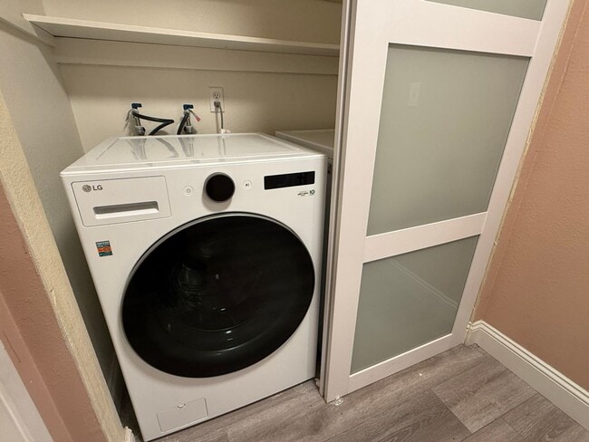 Building Photo - Well Appointed 3 Bedroom 2.5 Bath Townhome in Perfect Campbell Location!