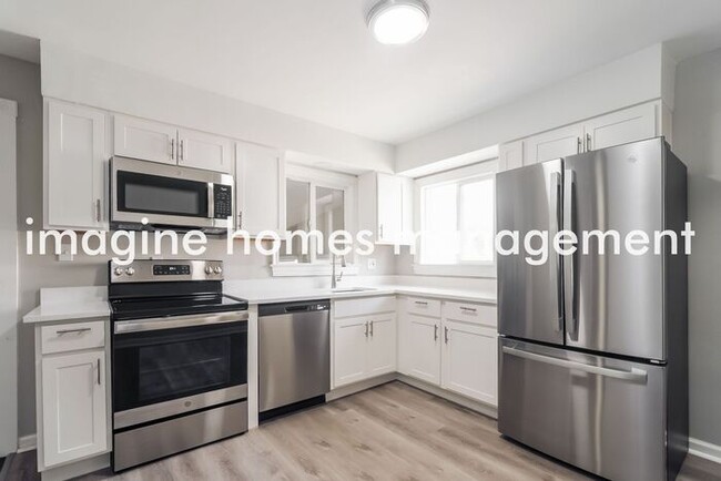 Building Photo - Fully Renovated 4 Bedroom Single Family Ho...