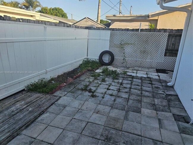 Building Photo - 4564 NW 16th Terrace