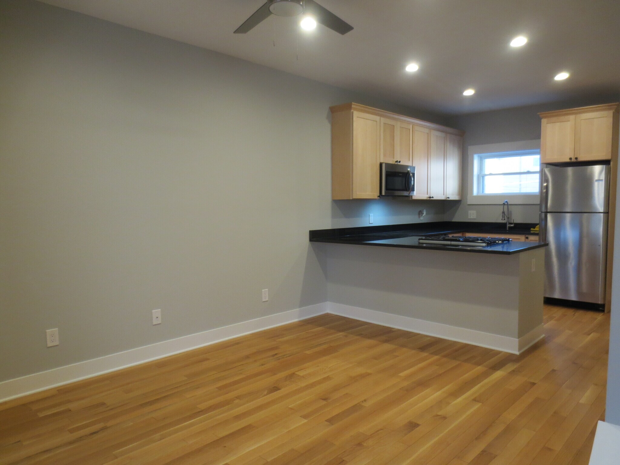 Building Photo - 1782 W 44th St