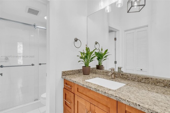 Building Photo - 9131 Fontainebleau Blvd