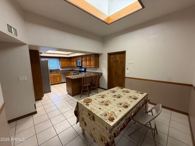 Building Photo - 1753 E Gable Ave