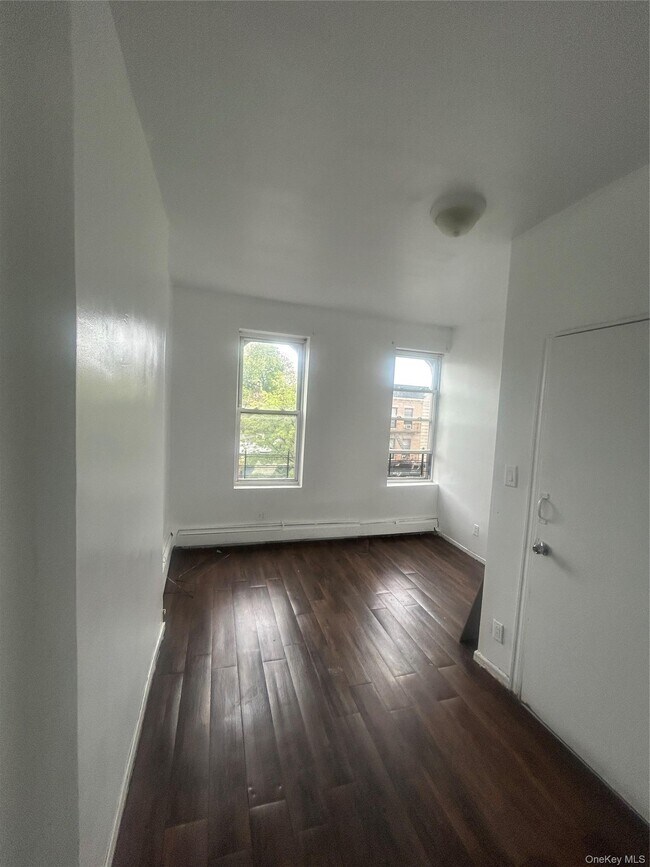 Building Photo - 802 Rogers Ave