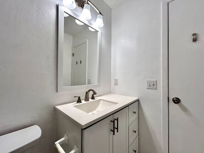 Building Photo - 1411 Gracy Farms Ln