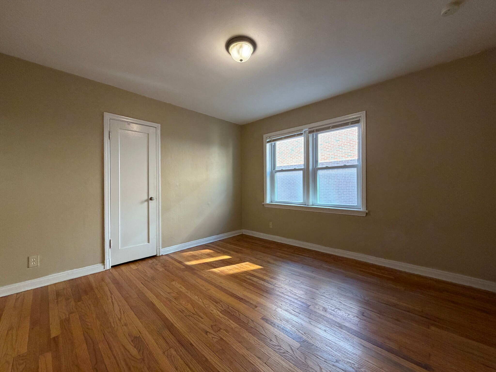 Building Photo - 420 S Hanley Rd