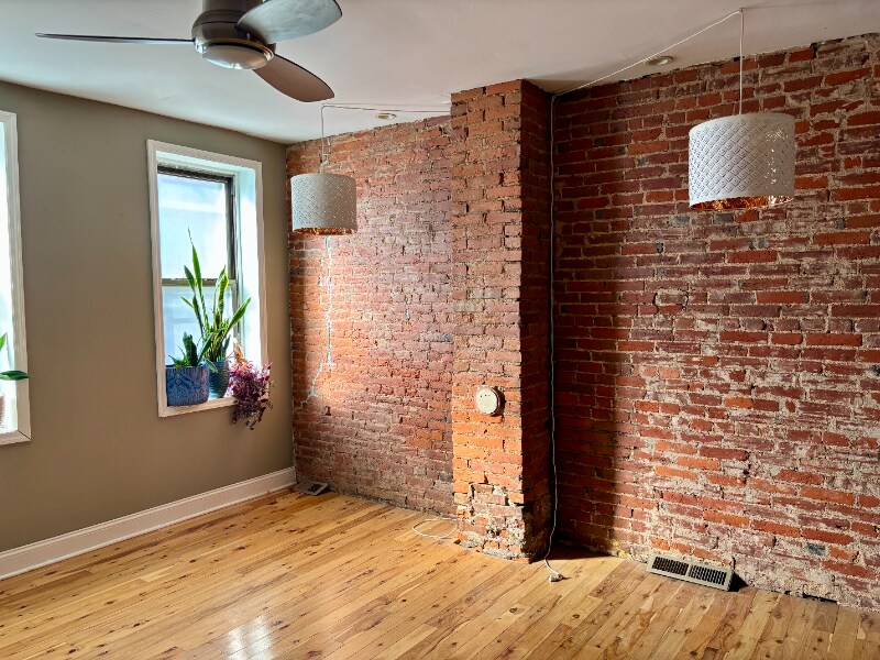 Building Photo - 1509 N Lawrence St