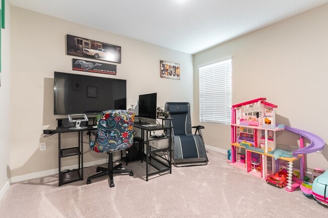 Building Photo - Stunning, Pet-Friendly, 4 Double bedroom, 2.5 Bathroom Home in Crosswind Point, Parrish