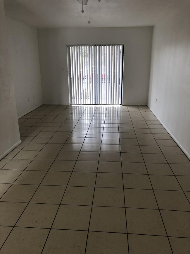 Building Photo - 2340 Maple Ave