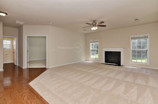 Building Photo - Luxurious 5 Bedroom 3.5 Bathroom for Rent ...