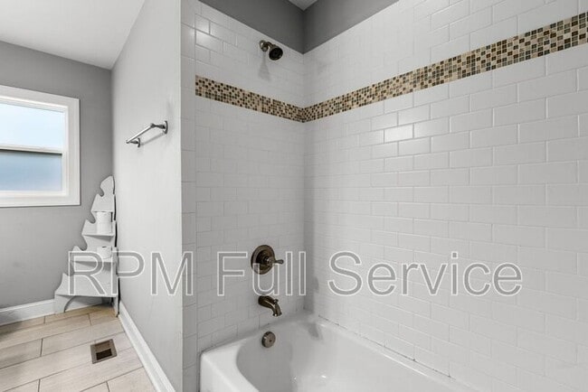 Building Photo - 335A Edith Ave