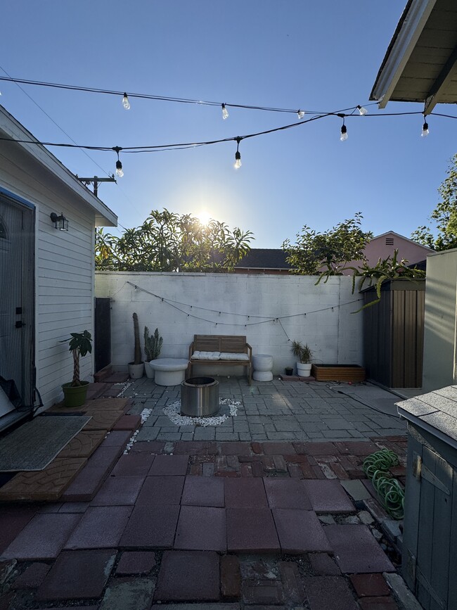 Building Photo - 282 E 51st St
