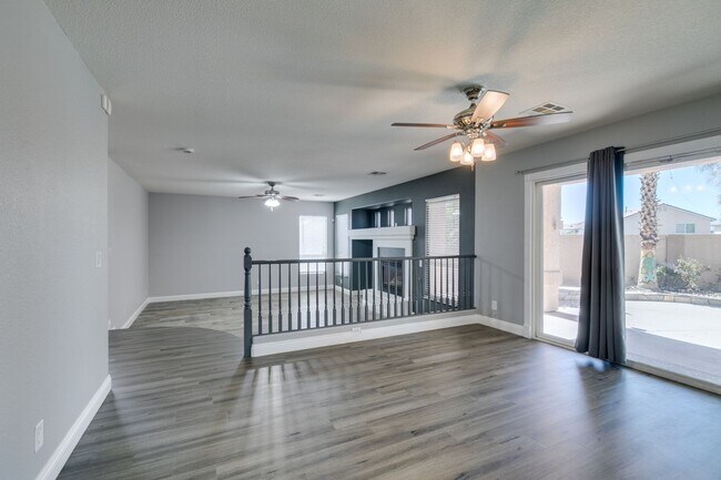 Building Photo - BEAUTIFUL POOL HOME W/RV