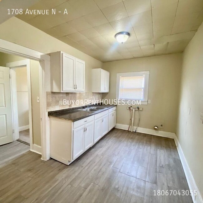 Building Photo - PRICE REDUCTION! $199 Move-In Special (+ a...