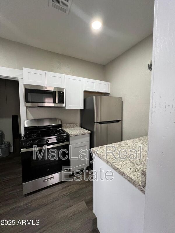 Building Photo - 2032 W Adams St