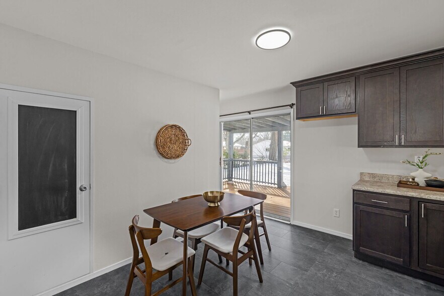 Building Photo - 1655 Fenmore Dr