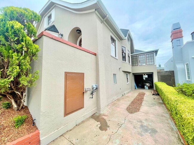 Building Photo - Westwood Park - Stunning 4BR+ / 2 BA Home ...