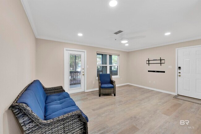 Building Photo - 2200 E 2nd St