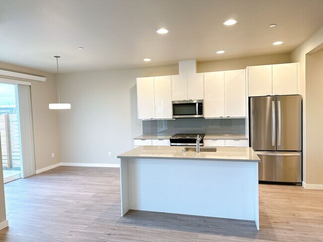 Building Photo - Available February 1st! Newer, Energy-Efficient 3 bdrm, 2.5 bath in Bellingham