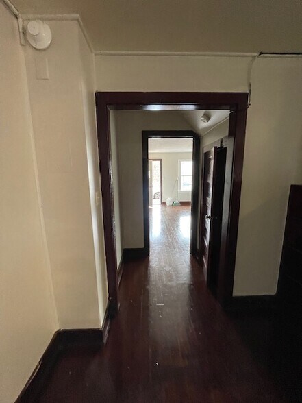Building Photo - 428 S Texas Ave