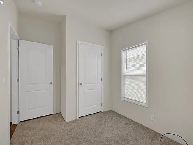 Building Photo - 2-Bedroom 1-Bathroom home in Springfield