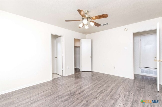 Building Photo - 1306 Elke Cir