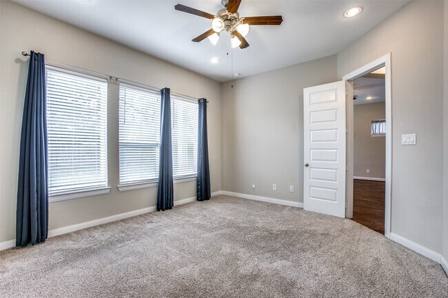 Building Photo - 22503 Miramar Bend Dr