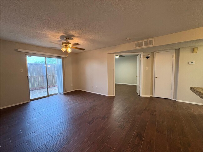 Building Photo - 10555 Turtlewood Ct