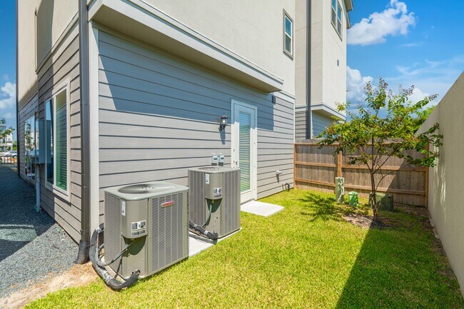 Building Photo - 494 S Centro Cir