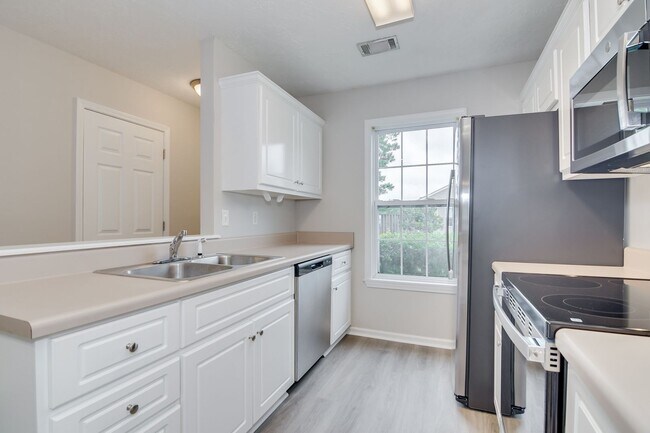 Building Photo - Updated 2 Bedroom 2 Bath Townhouse in Evans
