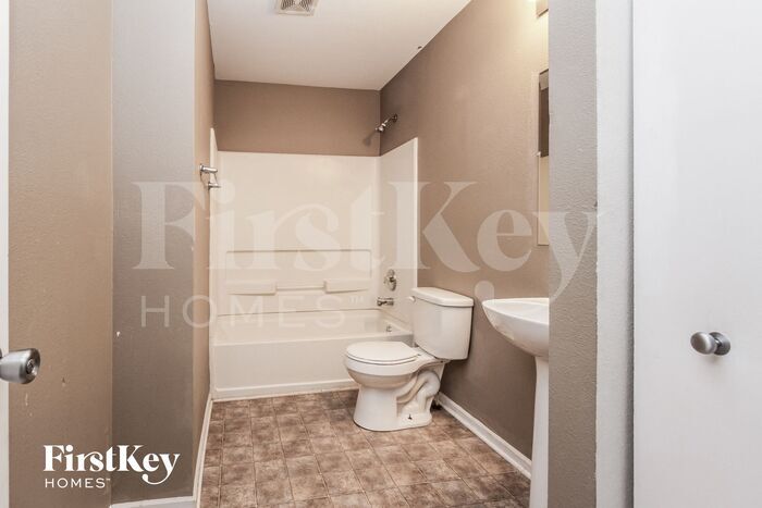 Building Photo - 2859 Beethoven Ave