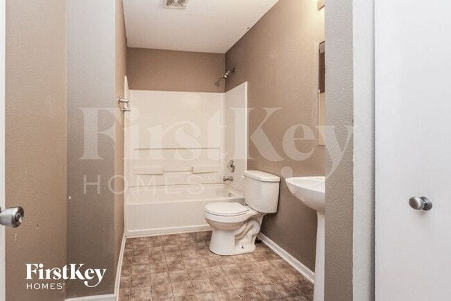 Building Photo - 2859 Beethoven Ave