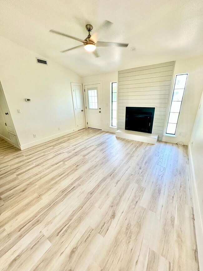 Building Photo - Nice 4 Bedroom 2 Bath House for Rent!