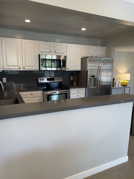Kitchen - 8960 Cynthia St