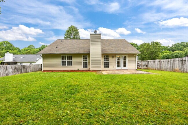 Building Photo - Convenient 3-Bedroom Rental with Fenced Ya...