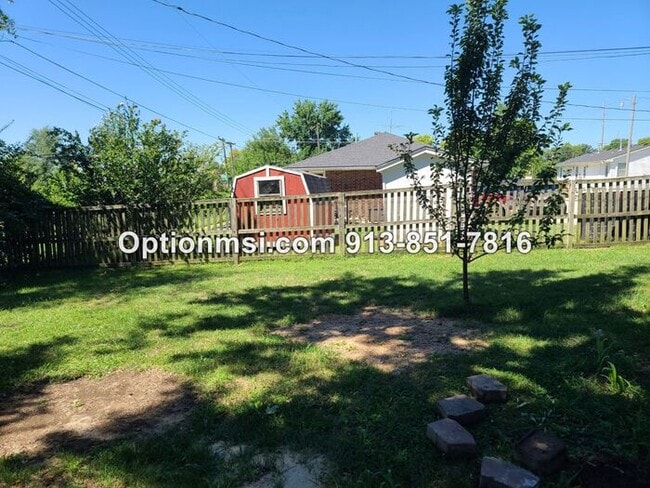 Building Photo - Available NOW in Harrisonville!!