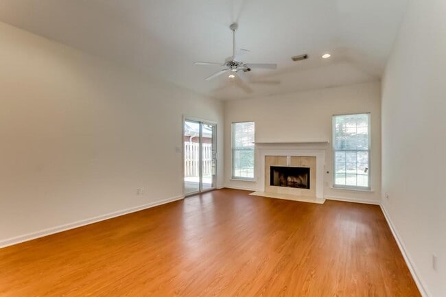 Building Photo - 2142 Fox Ridge Rd