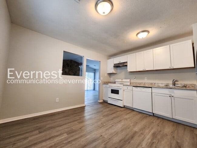 Building Photo - 3 Bed, 2 Bath Home with Fenced Yard / Pet-Friendly / Coming Soon!