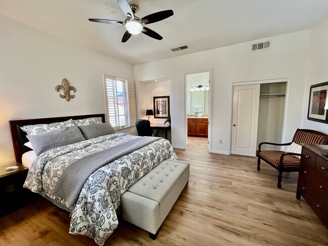 Building Photo - 77772 Tradition Dr