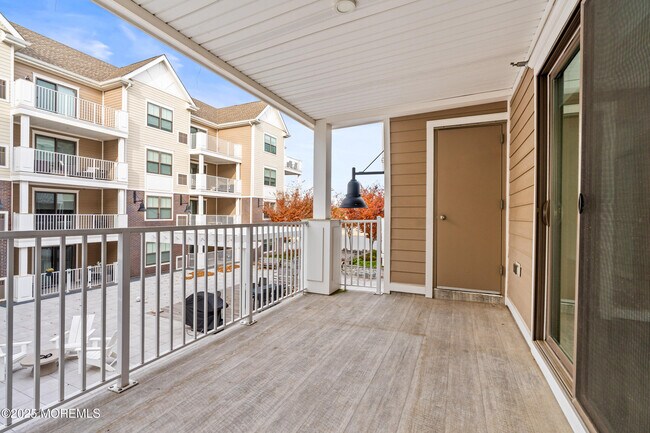 Building Photo - 165 Pavilion Ave