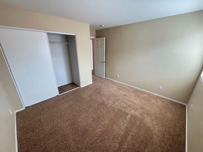 Building Photo - Gorgeous 3 Bed/ 2.5 Bath Home In Green Valley