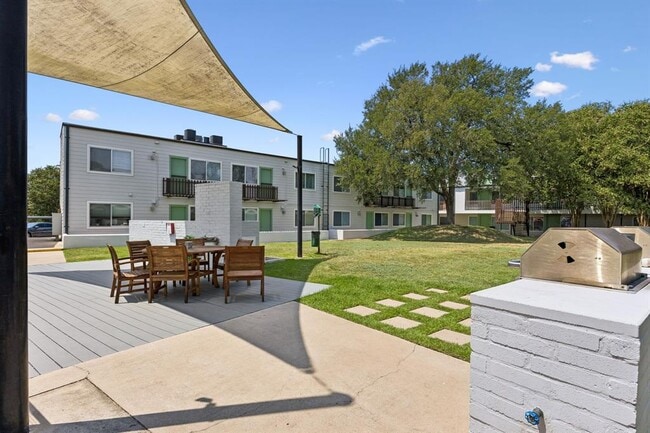 Building Photo - 2200 Dickson Dr