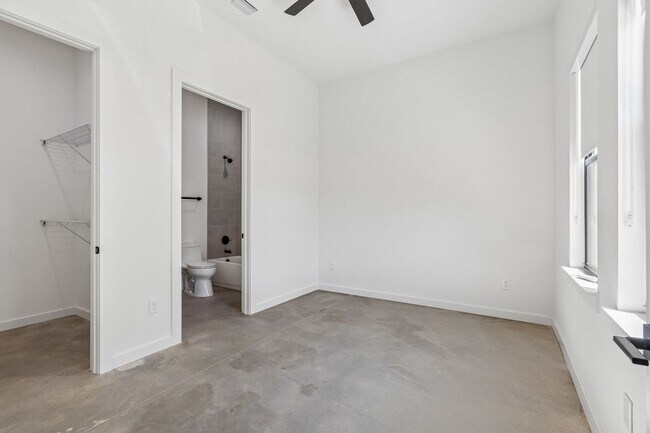 Building Photo - New Construction Townhome For Lease downtown Tampa, Ybor City, Gas Worx