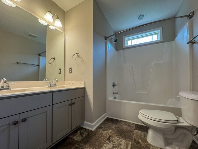 Building Photo - 267 High Leaf Dr